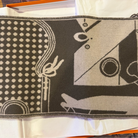 Hermes  Cashmere muffler new - Picture 2 of 6